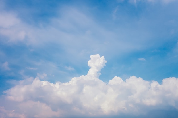 Ciel bleu avec nuage