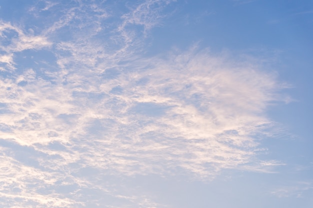 Ciel bleu avec nuage