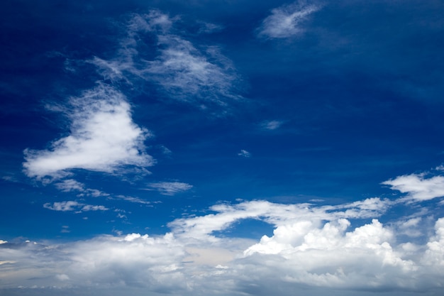 Ciel bleu, à, nuage