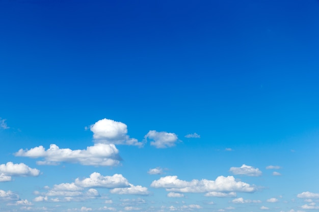 Ciel bleu avec nuage