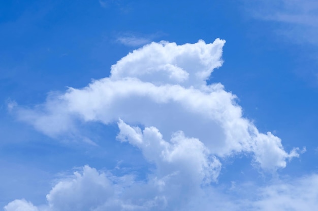 Photo ciel bleu avec des nuages beau ciel