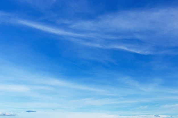 Photo ciel bleu avec des nuages beaucoup de beau blanc