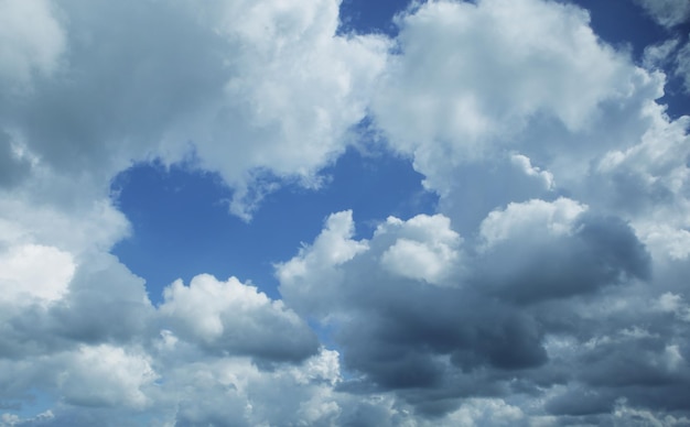 Ciel bleu et nuages