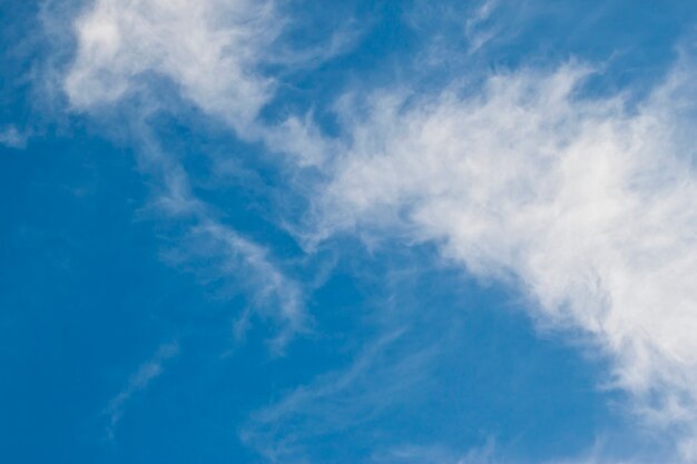 Ciel bleu avec des nuages