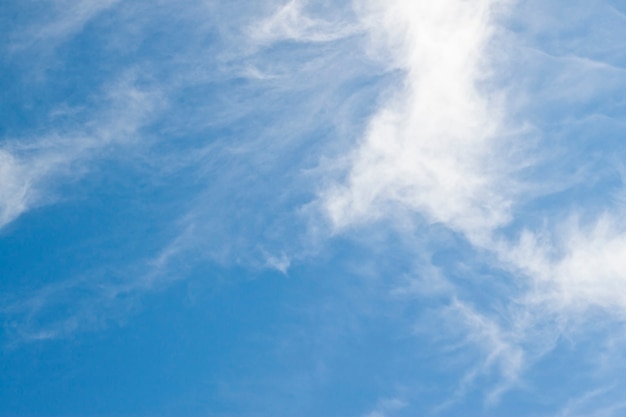 Ciel bleu avec des nuages