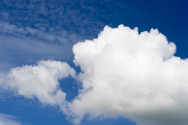 Ciel bleu et nuages