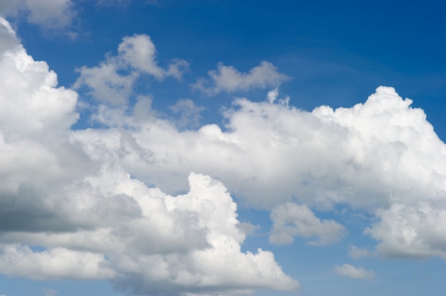 Ciel bleu et nuages