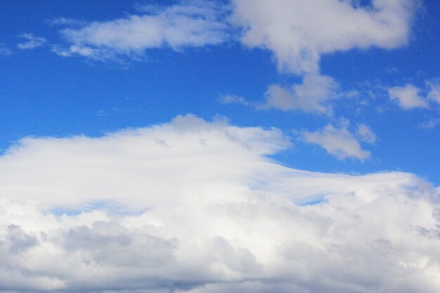 Ciel bleu et nuages