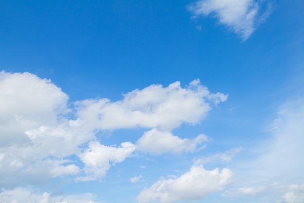 Ciel bleu et nuages