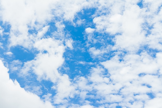 Ciel bleu et nuages