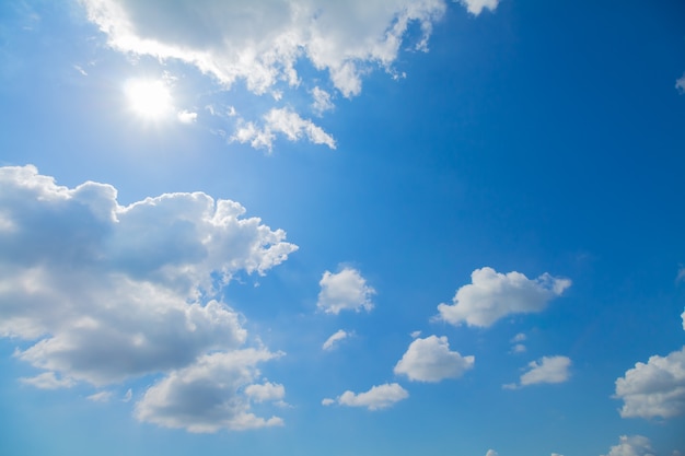 Ciel bleu et nuages