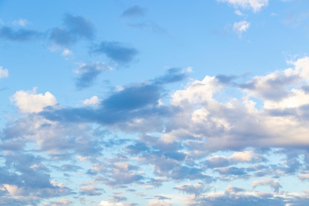 Ciel bleu avec des nuages