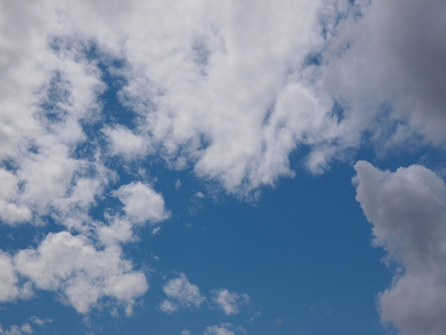 Ciel bleu avec des nuages