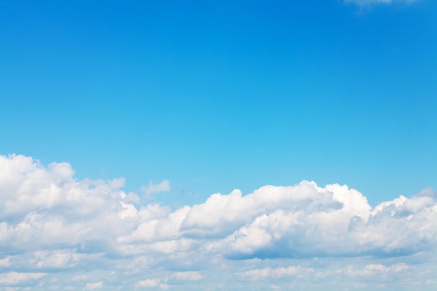 Ciel bleu et nuages