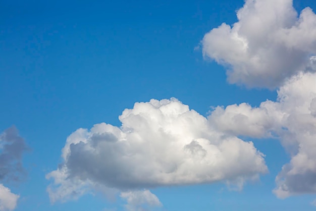 Ciel bleu et nuages