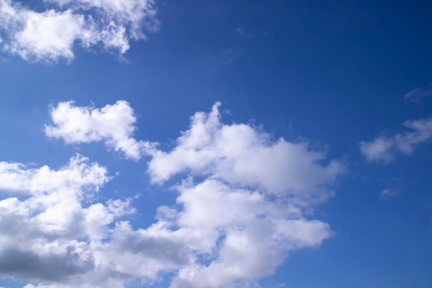 Ciel bleu nuageux blanc vue naturelle