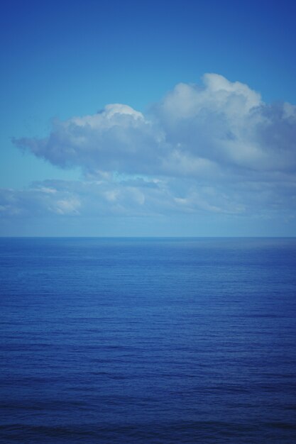 le ciel bleu et l&#39;océan