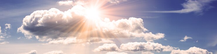 Photo ciel bleu pendant une journée ensoleillée avec la lumière du soleil.