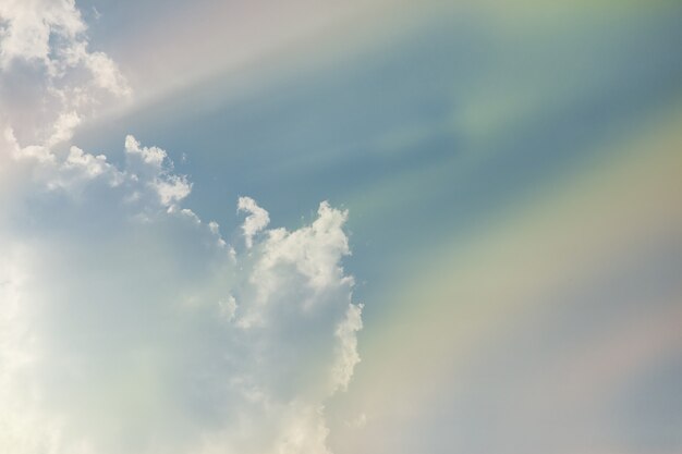 Ciel coloré avec de beaux nuages.