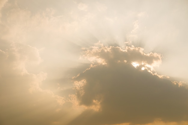 Ciel Coucher De Soleil Dramatique Avec Des Nuages