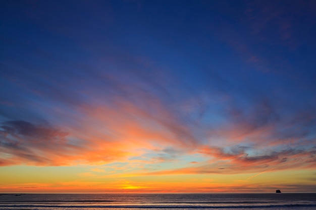 Ciel coucher de soleil sur Rialto Beach Olympic National Park USA