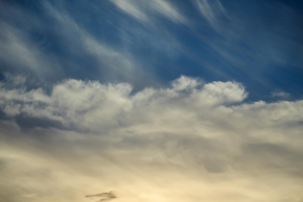 Ciel coucher de soleil sombre