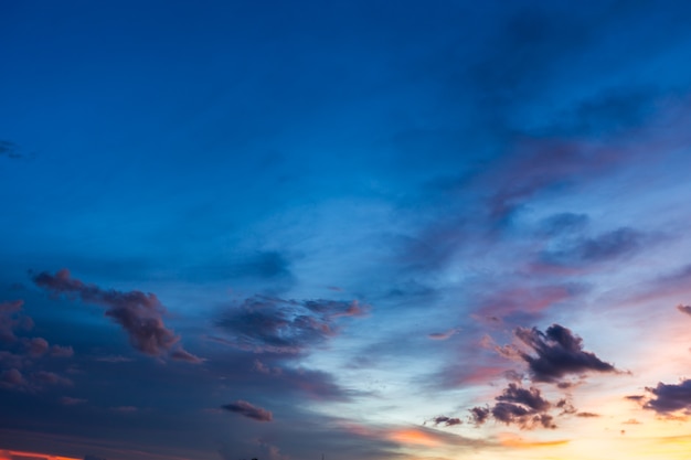 ciel crépusculaire au parc