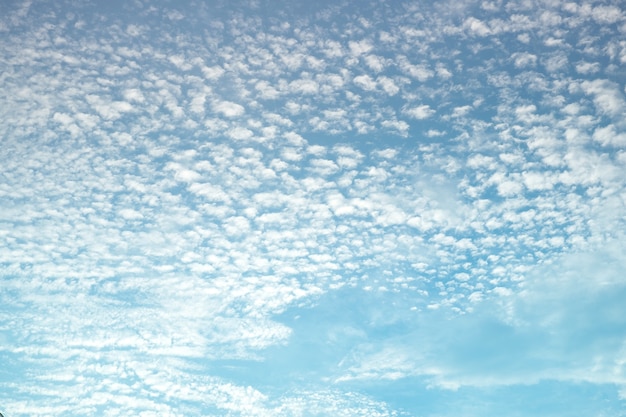 Ciel du soir et nuage, fond de la nature