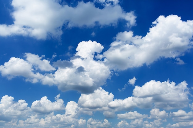 Ciel de jour avec cumulus