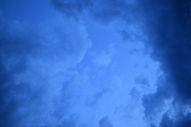 ciel nuages avant l'orage