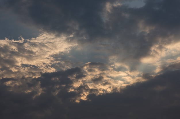 Ciel, nuages, belle Dans la soirée