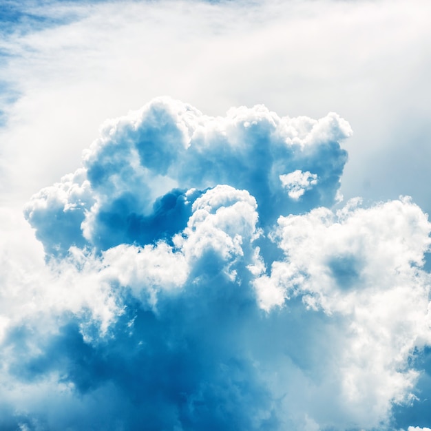 Ciel et nuages bleus. Fond naturel