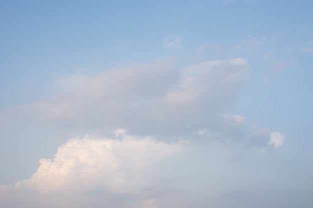 Ciel, nuages ​​et lumière du soleil