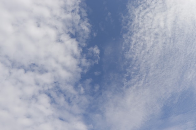 ciel nuageux ciel bleu nuages blancs cirrus