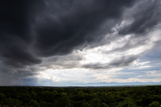 Ciel d'orage nuages de pluie