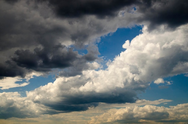 Ciel orageux et nuages