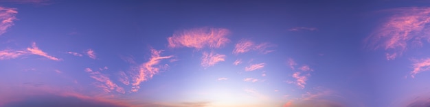 Ciel panoramique et soleil le soir