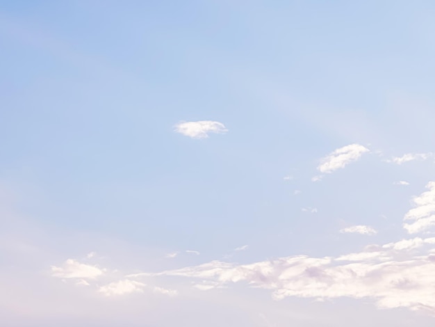 Ciel rêveur comme arrière-plan abstrait fantaisie couleurs pastel beauté dans la conception de la nature