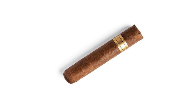 Cigare isolé sur blanc