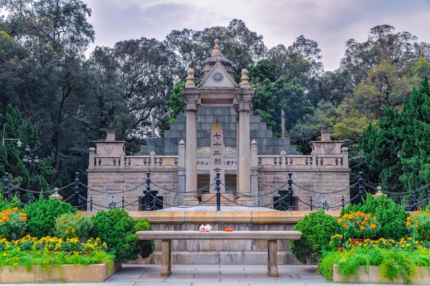 Photo cimetière des 72 martyrs de guangzhou huanghuagang la statue de la liberté veille sur la tombe