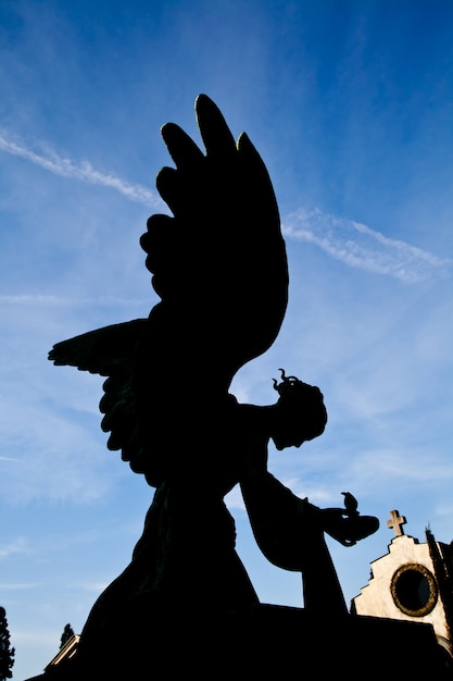 Cimetière monumental italien : collection de statues bicentenaires