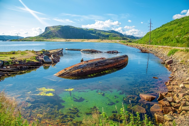 Cimetière des navires perdus dans la petite ville de pêcheurs de Teriberka