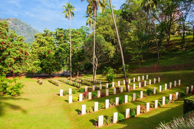 Le cimetière de la seconde guerre mondiale de Kandy est un cimetière militaire britannique situé à Kandy, au Sri Lanka. Le cimetière est pour les soldats de l'Empire britannique qui ont été tués pendant la Seconde Guerre mondiale.