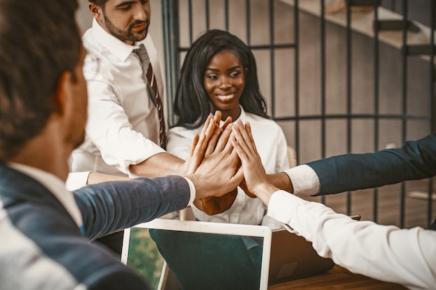 Cinq grands gestes des mains des gens d'affaires, Close Up