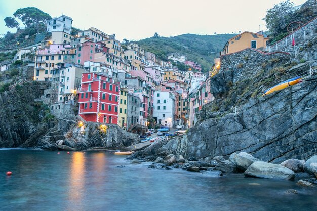 Cinque terre italie, village de Riomaggiore le matin.