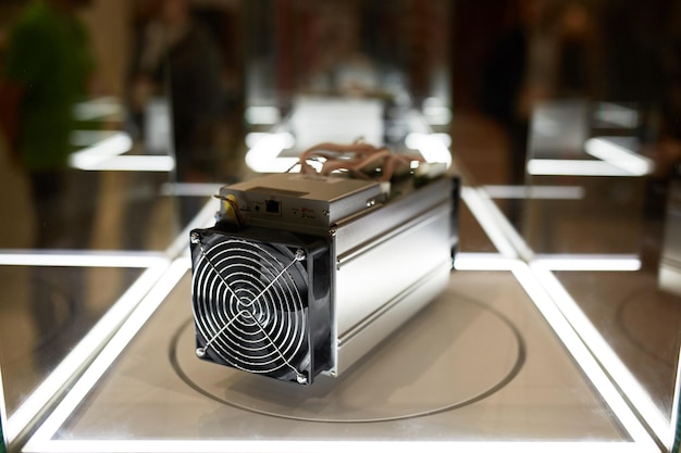 Circuit intégré spécifique à l'application asic d'équipement minier de crypto-monnaie sur le stand de la ferme à l'expo