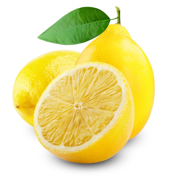 Citron frais isolé sur blanc