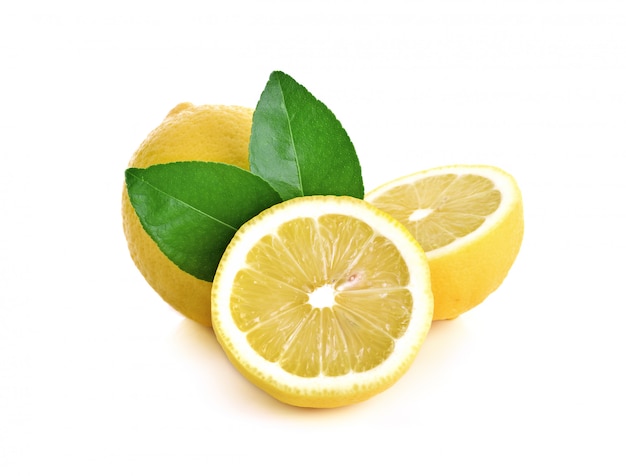 Citron frais isolé