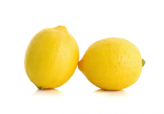 Citron frais isolé