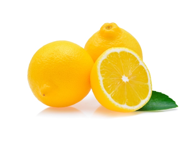 Citron isolé sur blanc